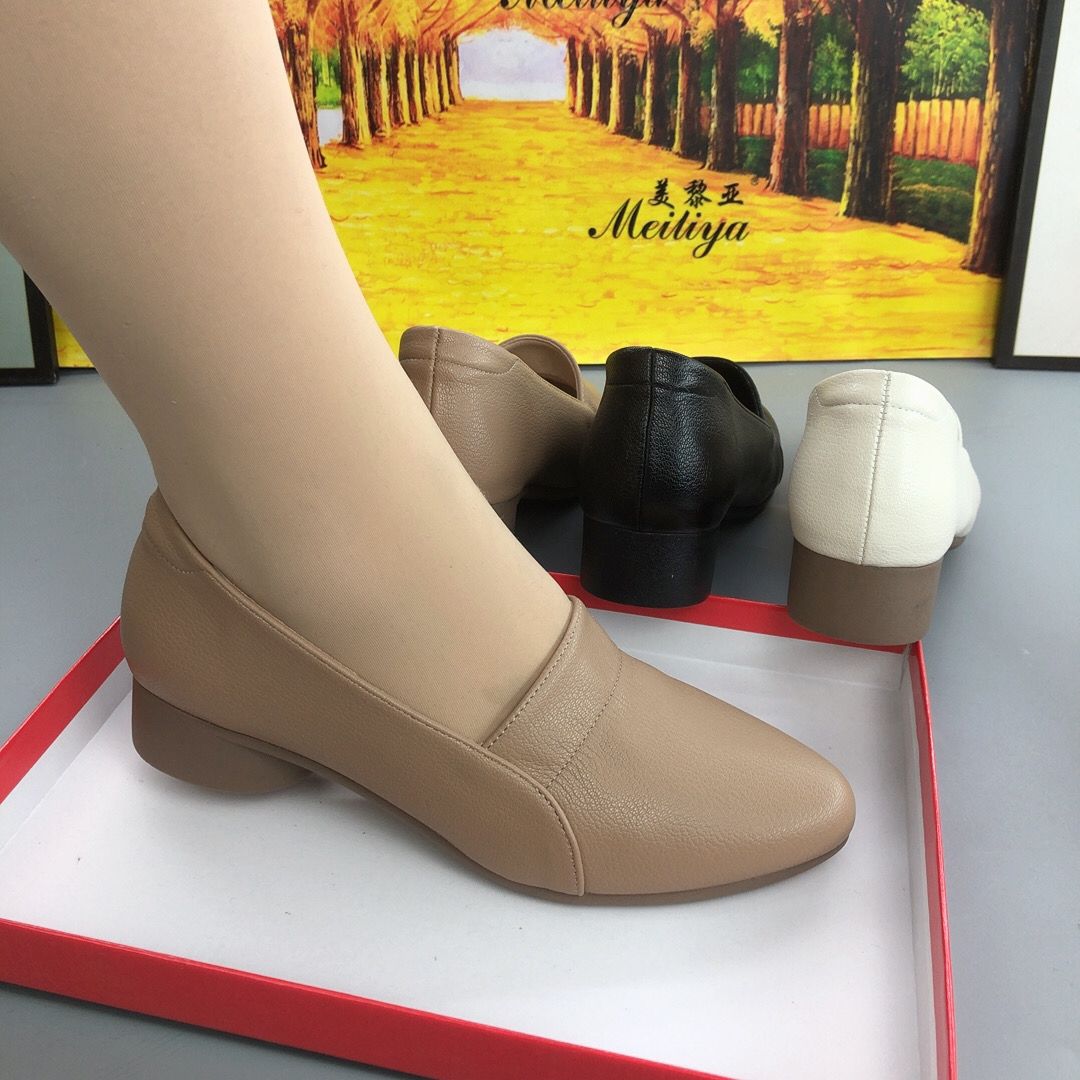 浅口单鞋真皮尖头春秋2025女鞋新款百搭低跟妈妈软底软皮女士皮鞋
