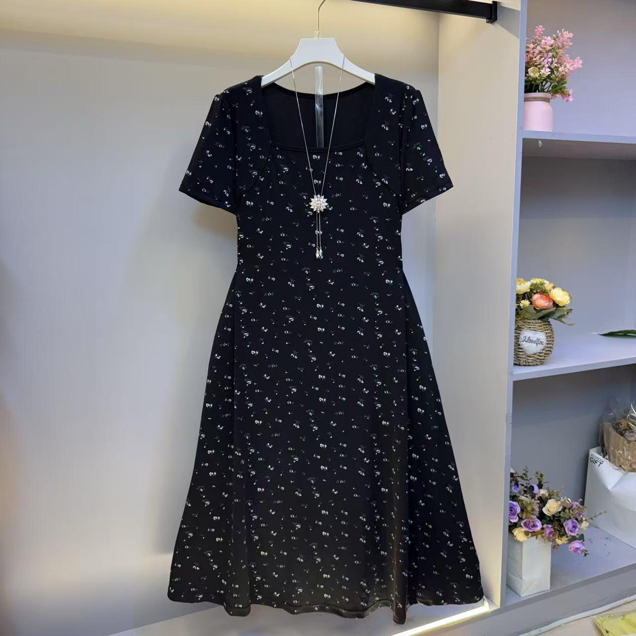 2025法式高级感大码女装方领气质碎花显瘦连衣裙