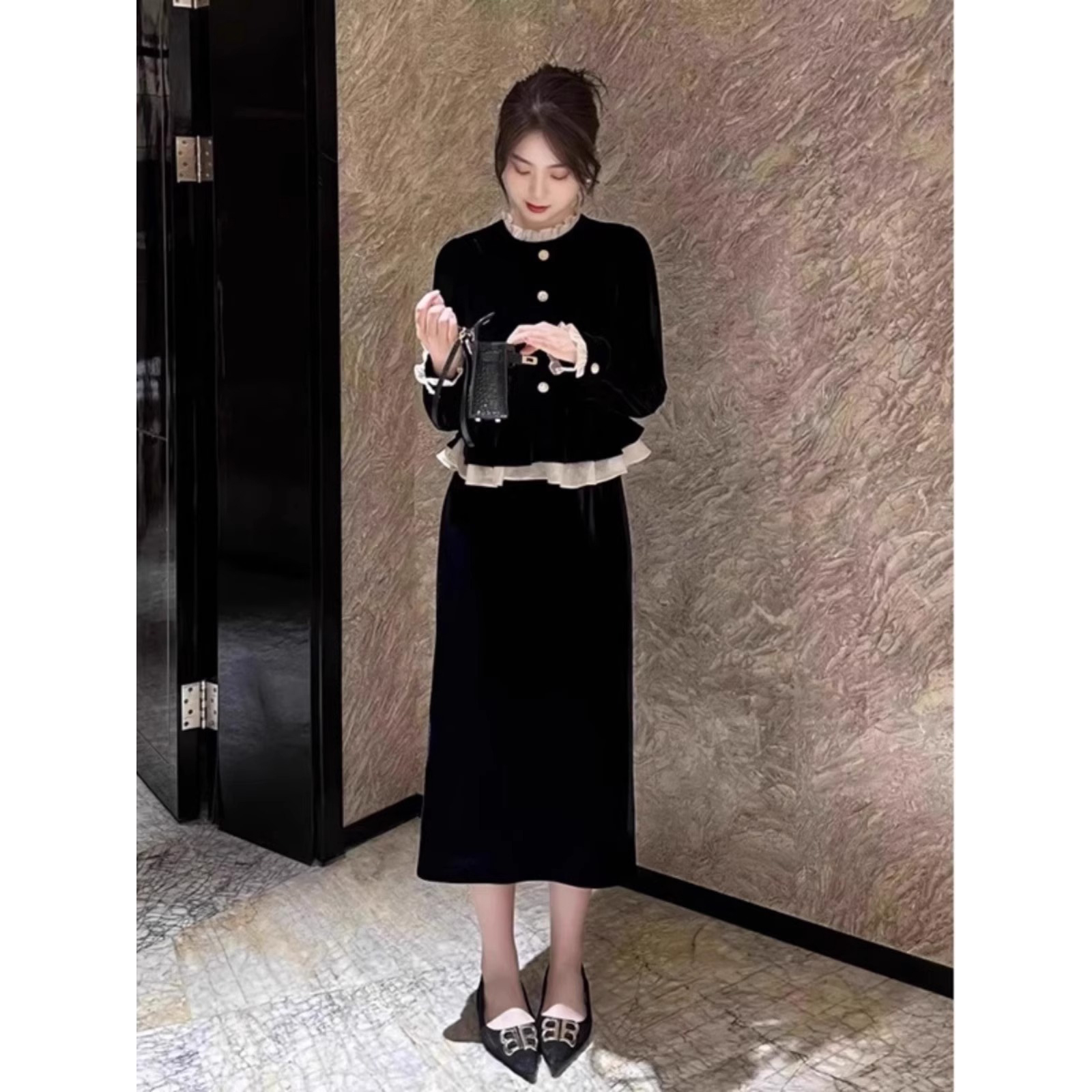 秋季高级感黑色连衣裙女大码时髦洋气小香风气质假两件减龄中长裙