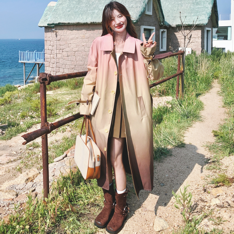 落日渐变色风衣外套春秋女2025新款高级感赫本风气质休闲长款大衣