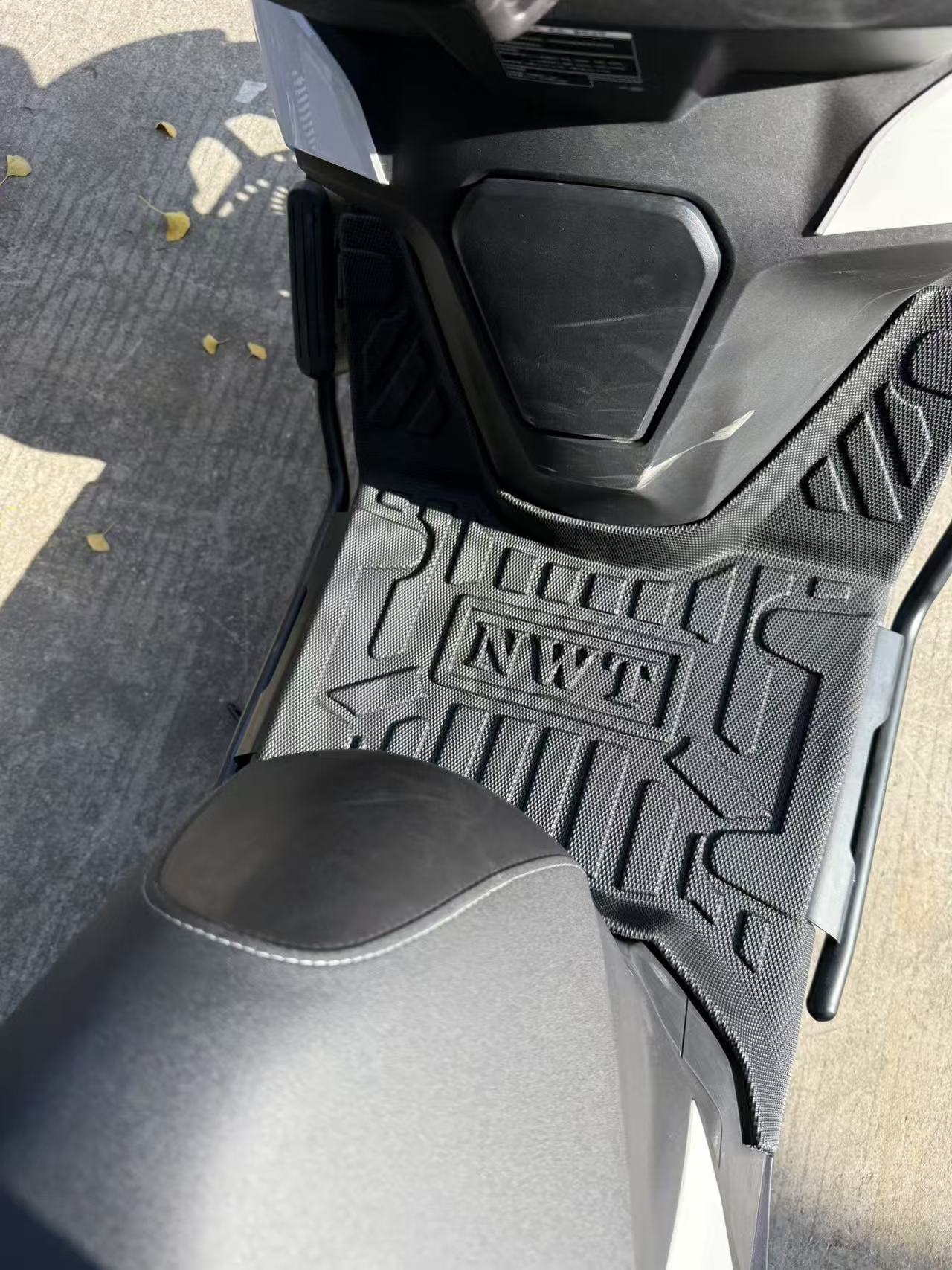 五羊本田NWT150护杠脚垫新款大包围TPE摩托车脚踏垫防水防滑加厚