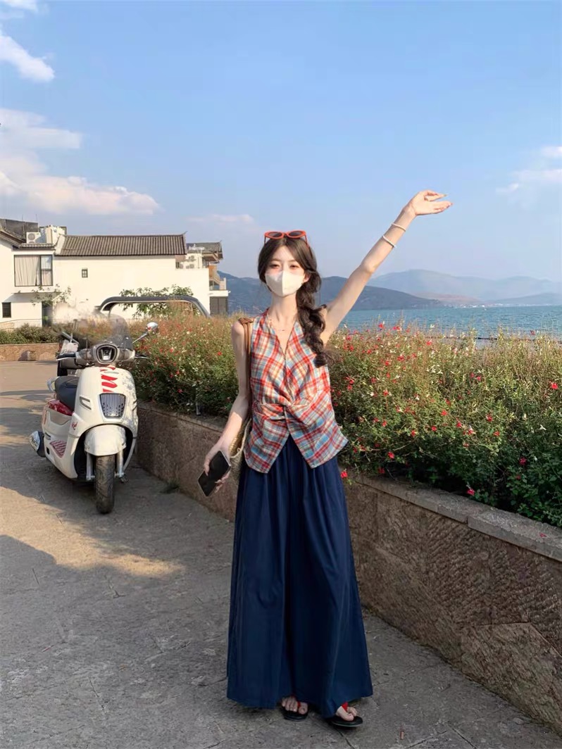 2025夏季新款高级感气质V领格子背心红格纹上衣休闲阔腿裤套装