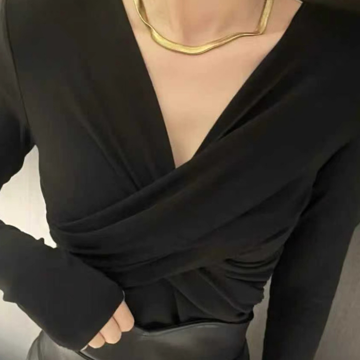 新款交叉V领褶皱修身显瘦韩系辣妹内搭打底T恤上衣