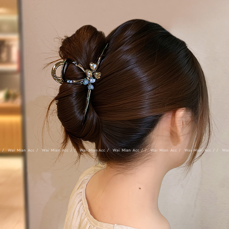 高级感三叶草金属抓夹头饰女高端镶钻发量多盘发夹新款网红鲨鱼夹