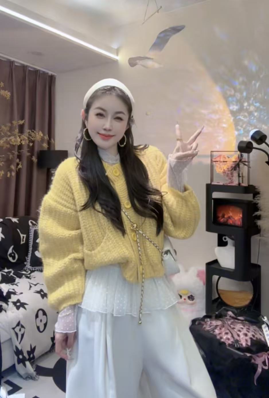 L.X~复古红色圆领针织开衫女小个子高级感洋气百搭短上衣6969