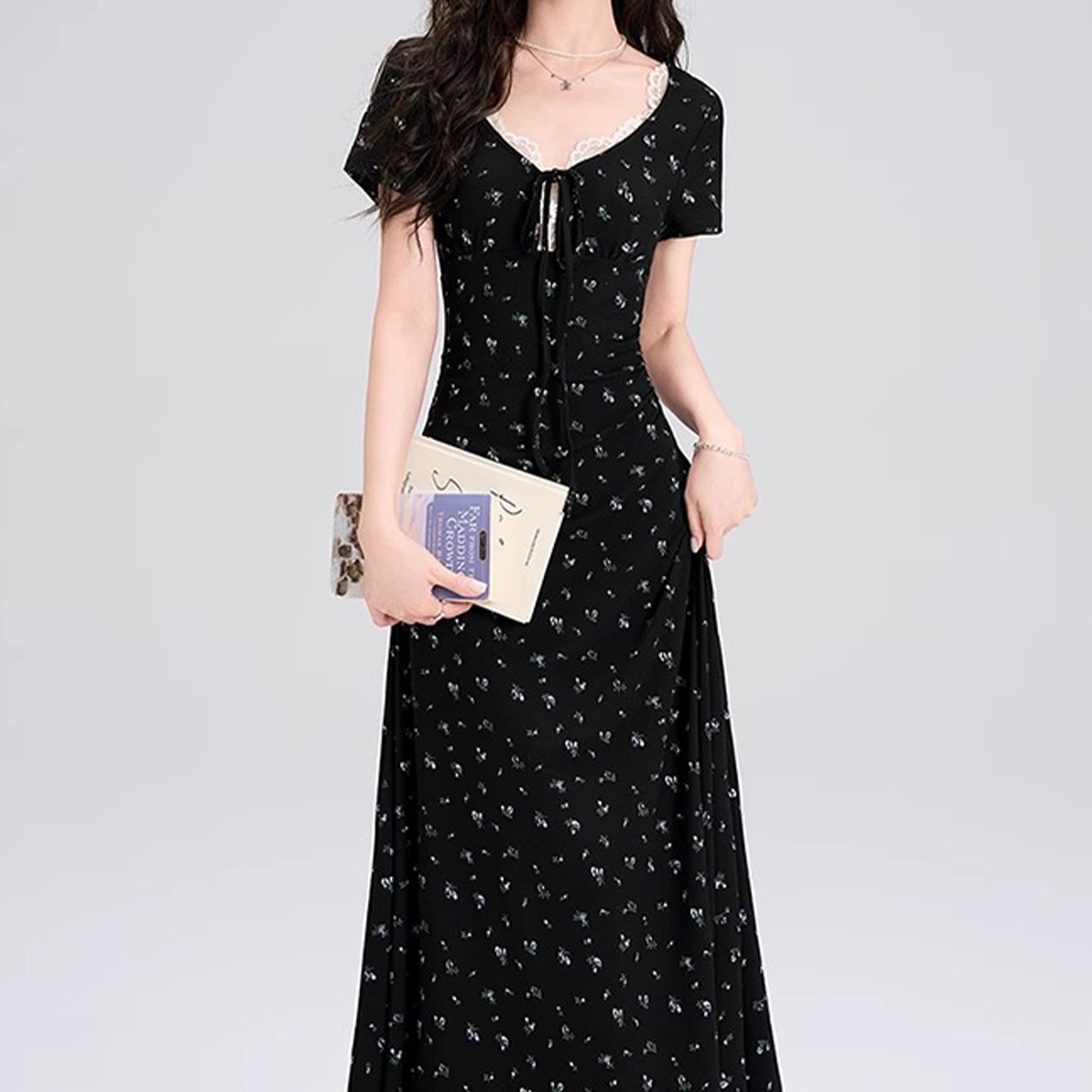 2025新款法式复古气质系带短袖碎花连衣裙子女夏季度假风收腰长裙