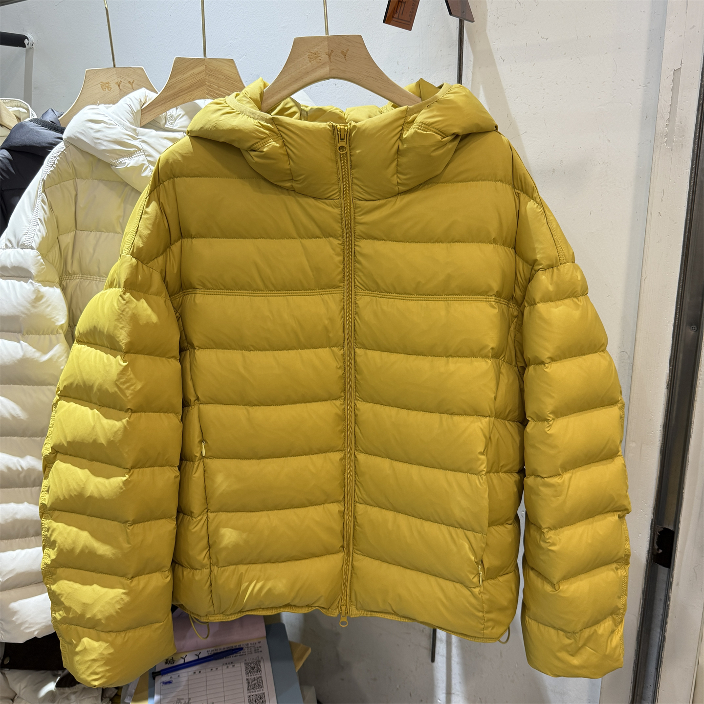 2025年冬季新款云朵泡芙排骨羽绒服女宽松保暖白鸭绒连帽外套上衣