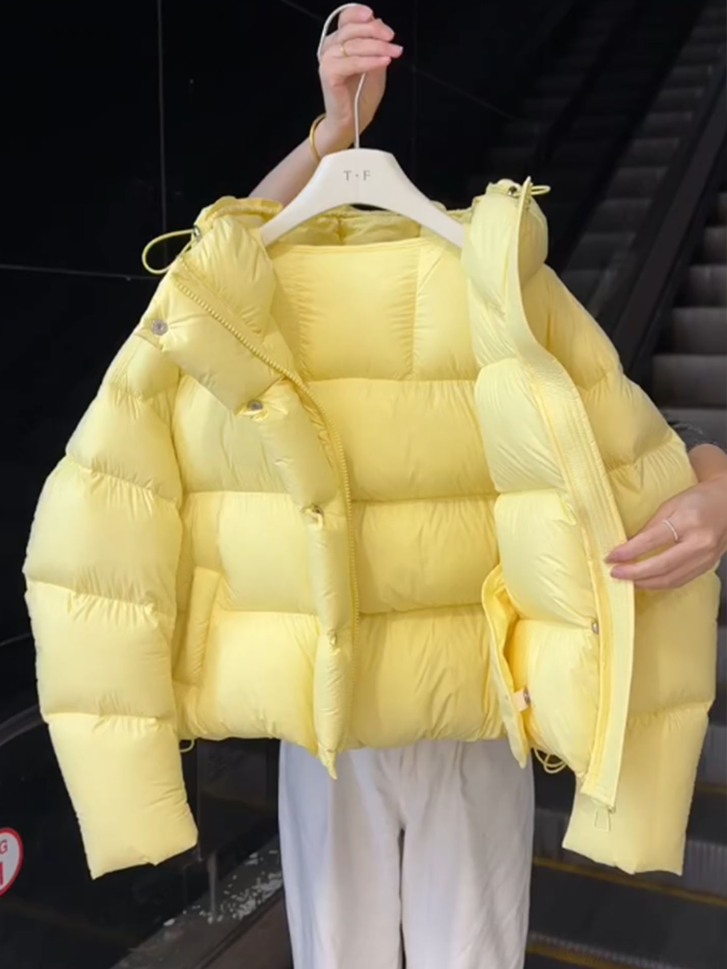 巨好看泡芙鹅黄色短款棉服女2025年冬季新款爆款小个子高级感外套