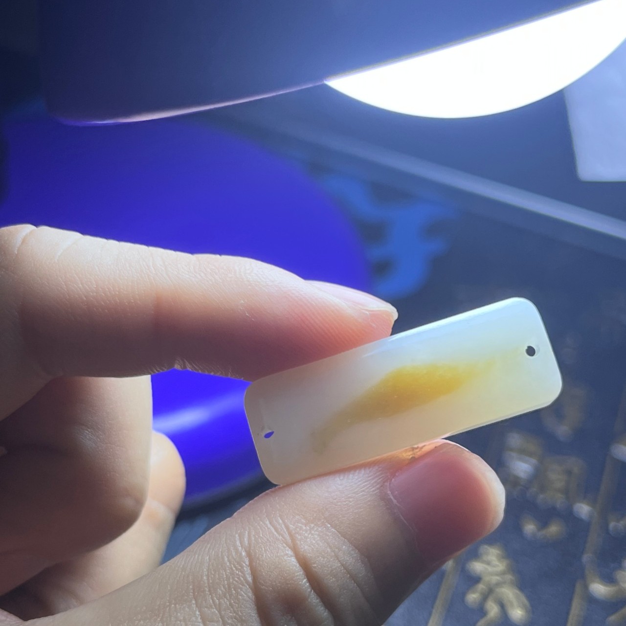 和田玉 新疆且末料 特色手牌 尺寸 35.6—12.6—5.1mm 6g