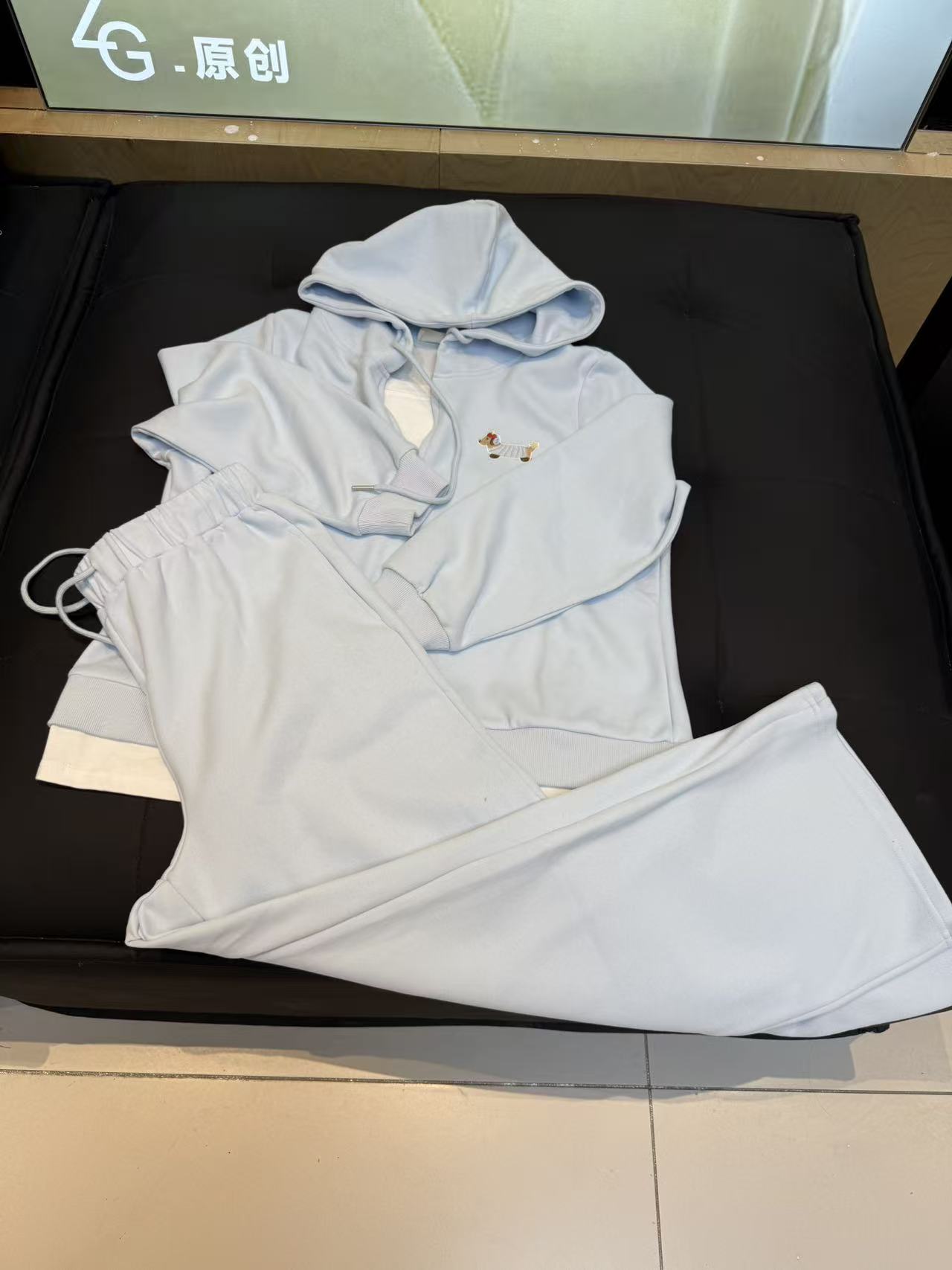 早秋独特超好看假两件运动休闲卫衣胖mm套装5757-1