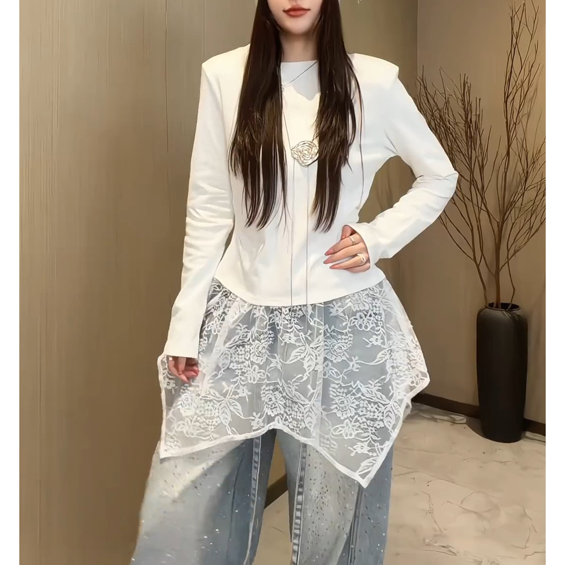 时尚法式设计感蕾丝拼接打底衫女秋冬新款洋气减龄百搭长袖T恤女