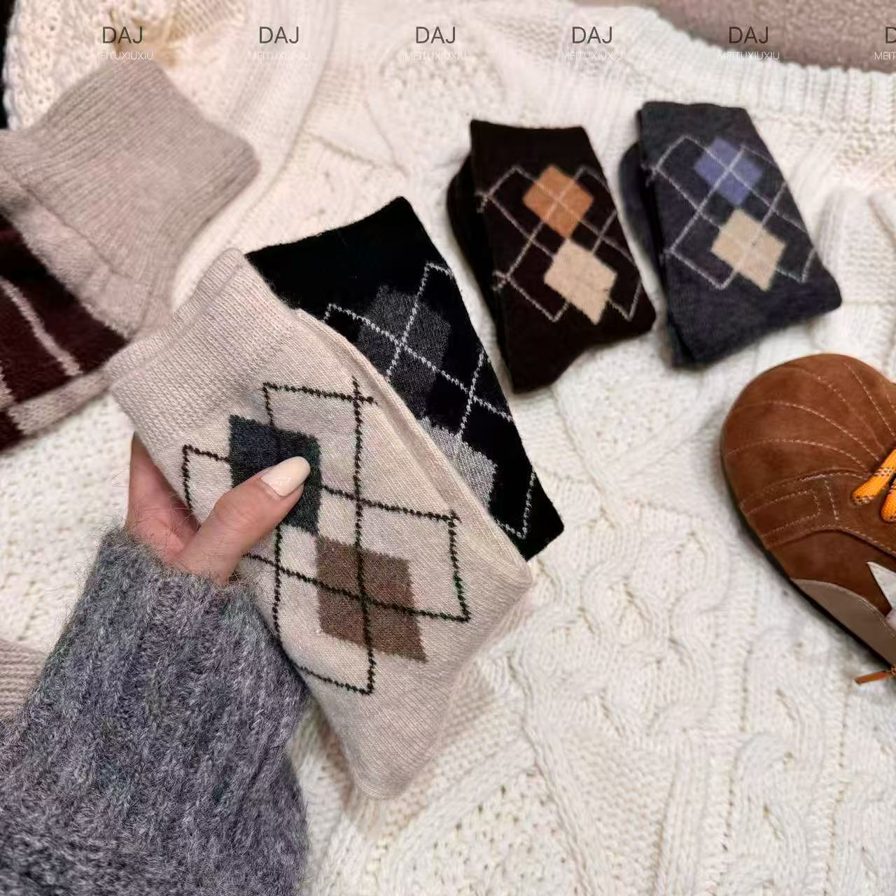 秋冬加厚羊毛袜子女袜中筒袜保暖菱形格复古英伦堆堆袜SW-B943