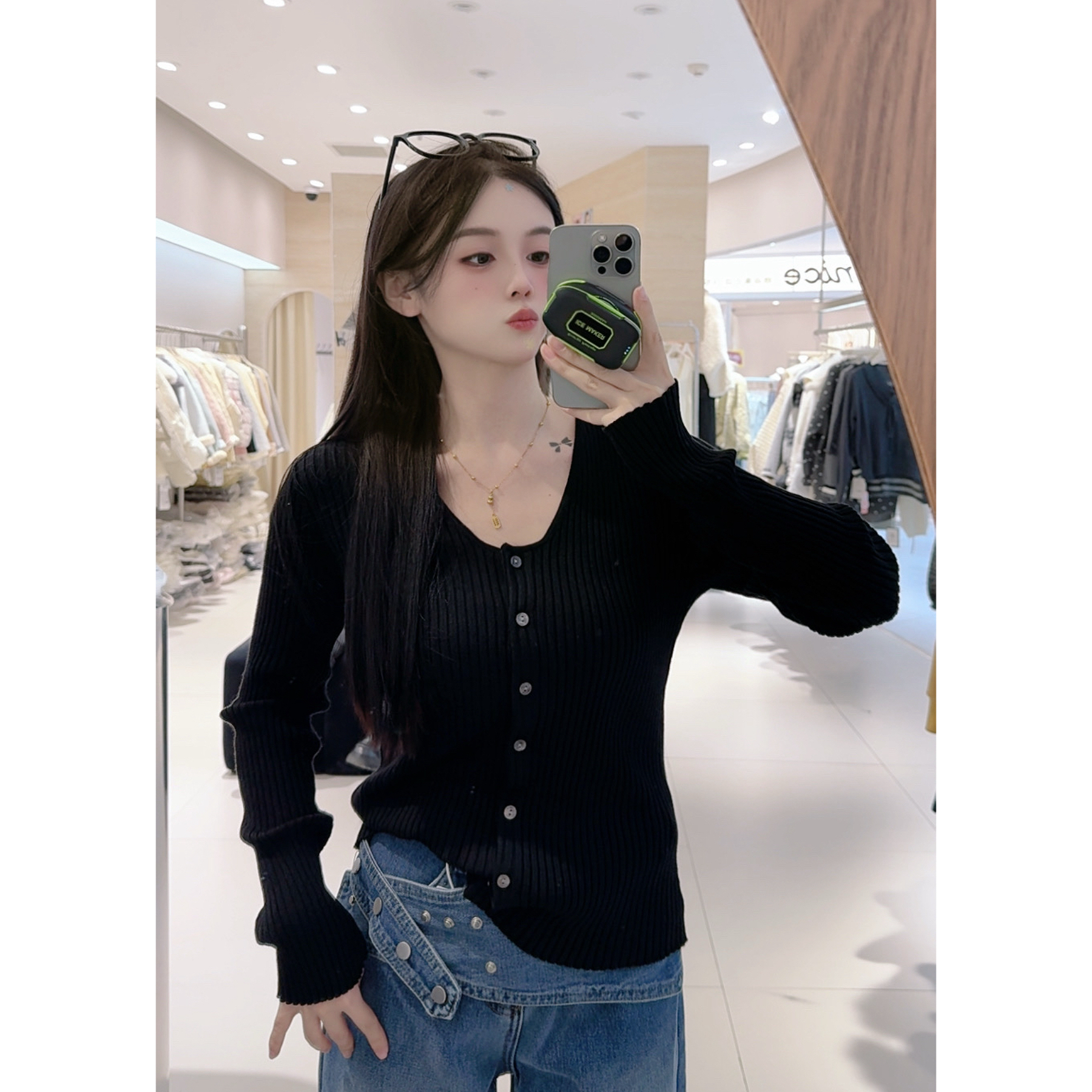 1750极简扣子宽松针织衫