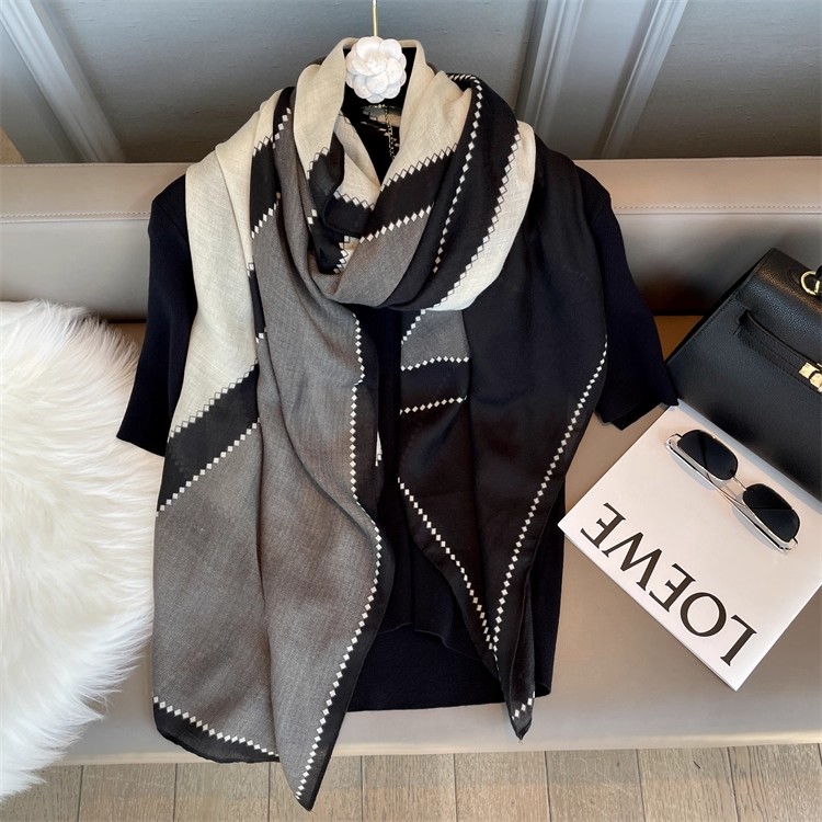 围巾女冬季薄款简约高级感2025新款棉麻围脖今年流行丝巾披肩两用