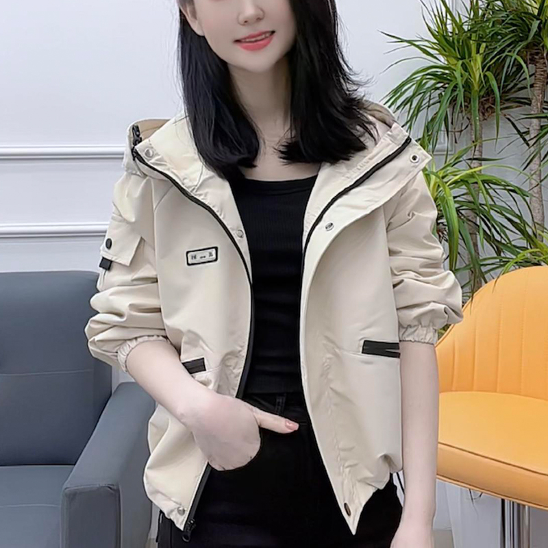 小个子连帽短款风衣外套女2025年春秋新款宽松休闲夹克棒球服上衣