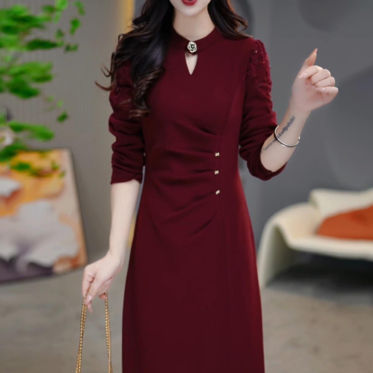 红女装洋气中长款，春秋冬，大码显腰，欧式风格搭配大衣，优雅裙装