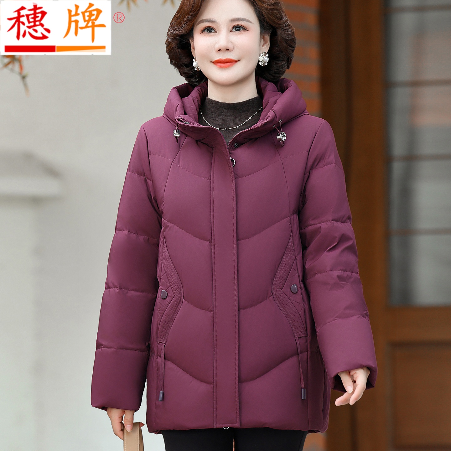 新款中老年人女冬高档羽绒服妈妈装连帽白鸭绒加厚大码中长款外套