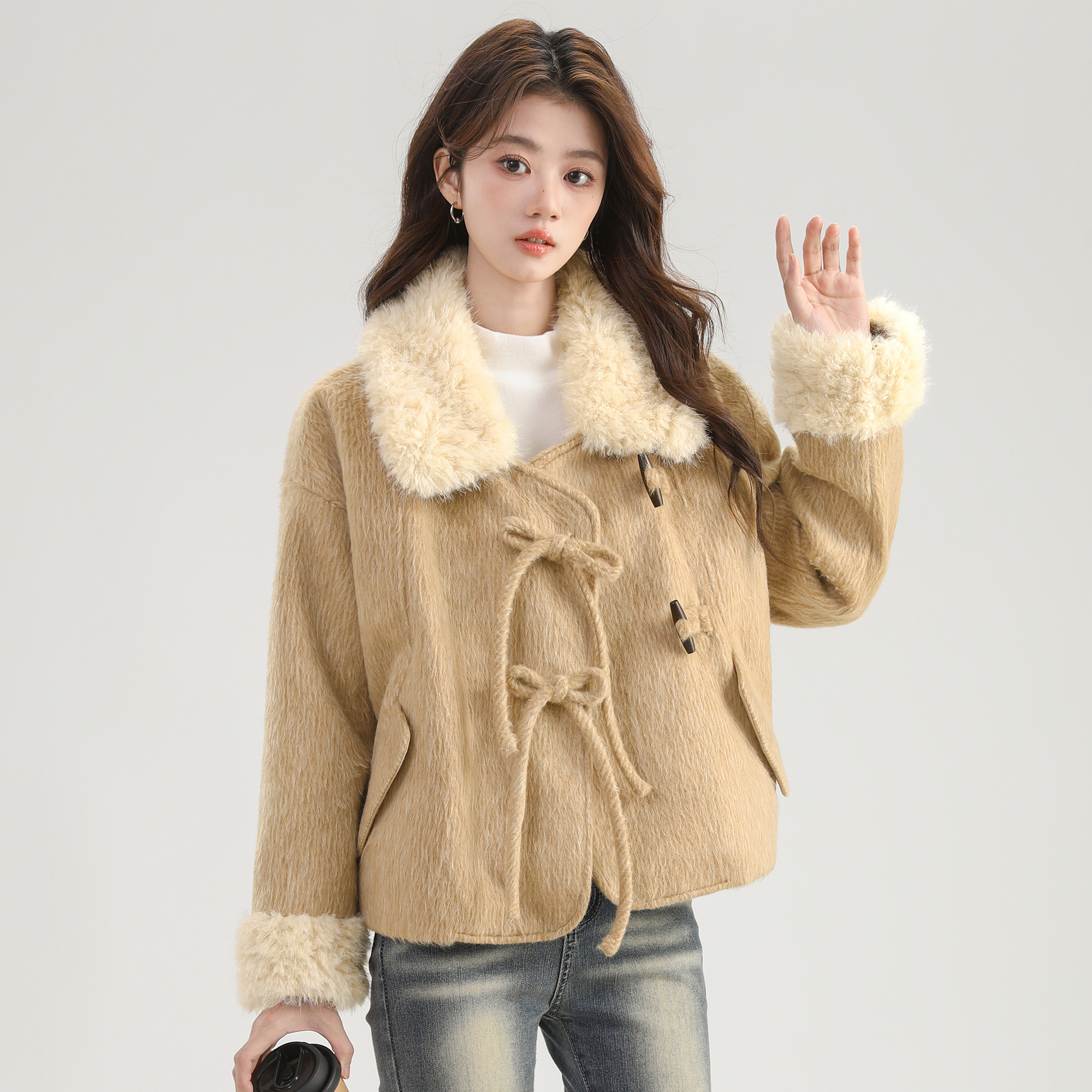 牛角扣毛呢外套女2025秋冬新款韩系羊羔毛领加厚夹棉呢子短款上衣