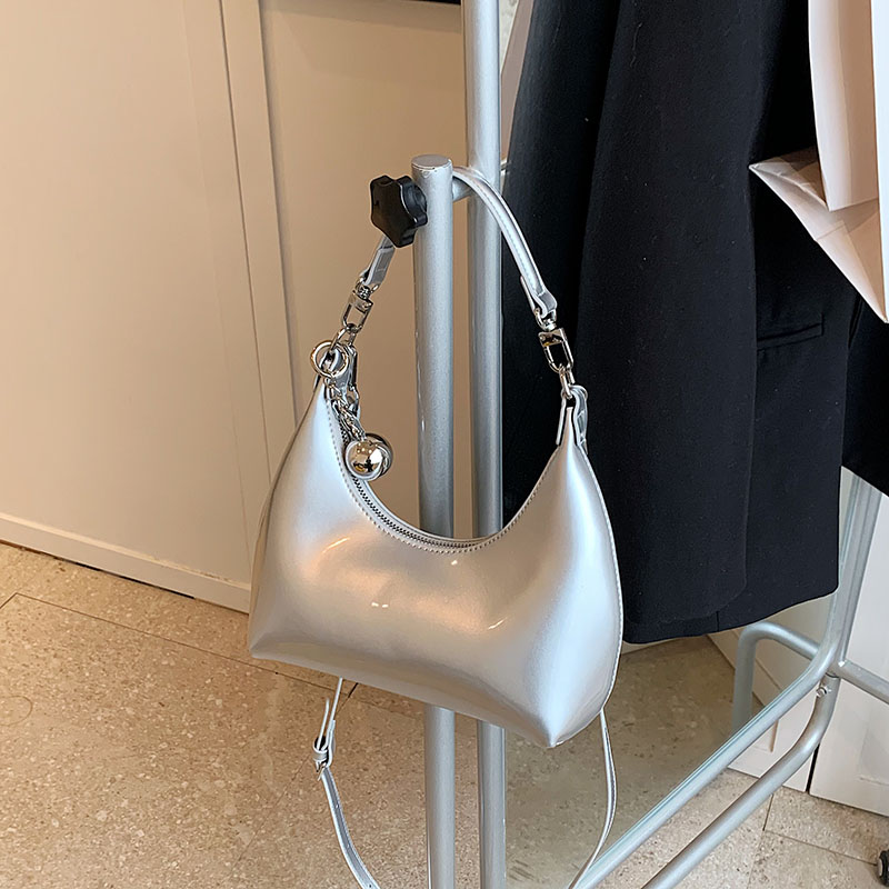 【月牙铃铛包】韩系小众漆皮腋下包女2025新款春夏单肩包通勤斜挎包