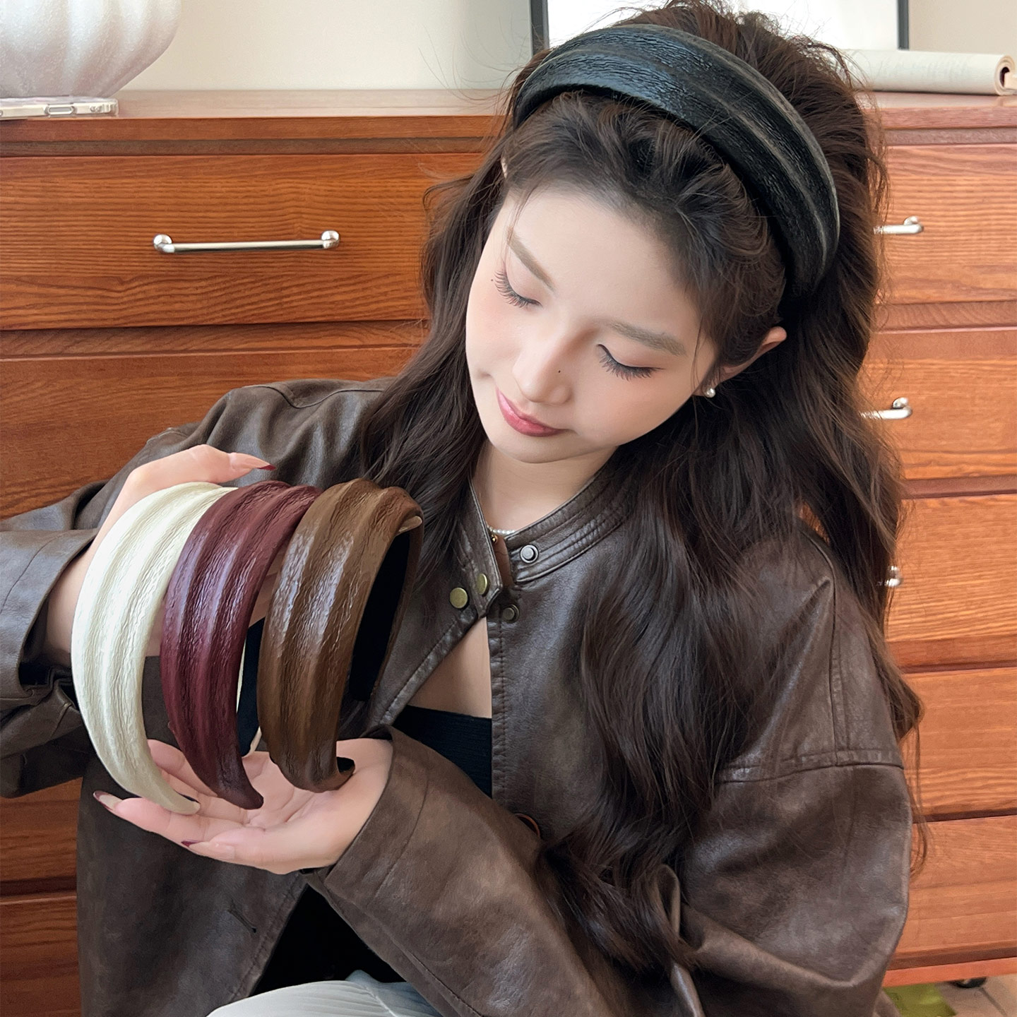 美拉德时尚皮质凹凸发箍女秋冬新款高颅顶洗脸压发卡日常外戴头箍