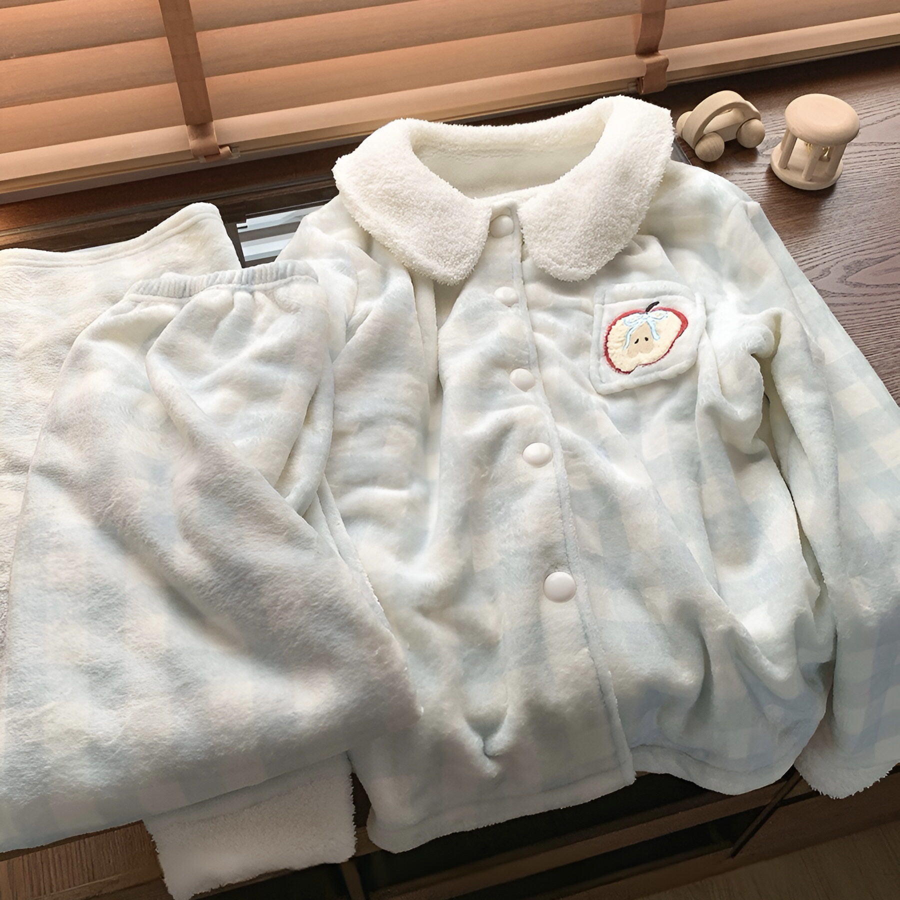 韩系卡通苹果星星法兰绒睡衣女秋冬季格纹少女风家居服娃娃领套装