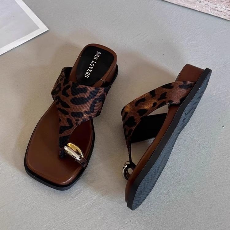 网红高级感防滑厚底坡跟人字拖女夏外穿2025新款增高法式凉拖鞋子