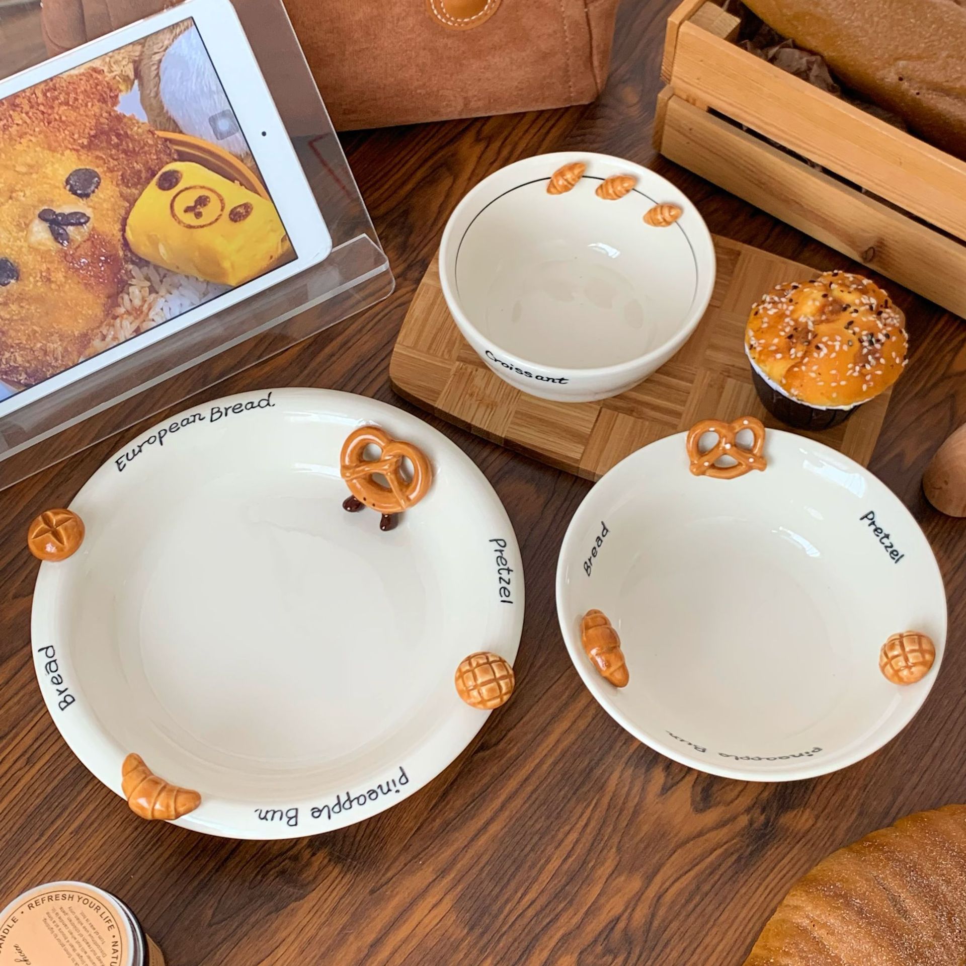 浮雕碱水牛角包陶瓷碗家用高颜值餐具可爱米饭碗甜品碗糕点意面盘