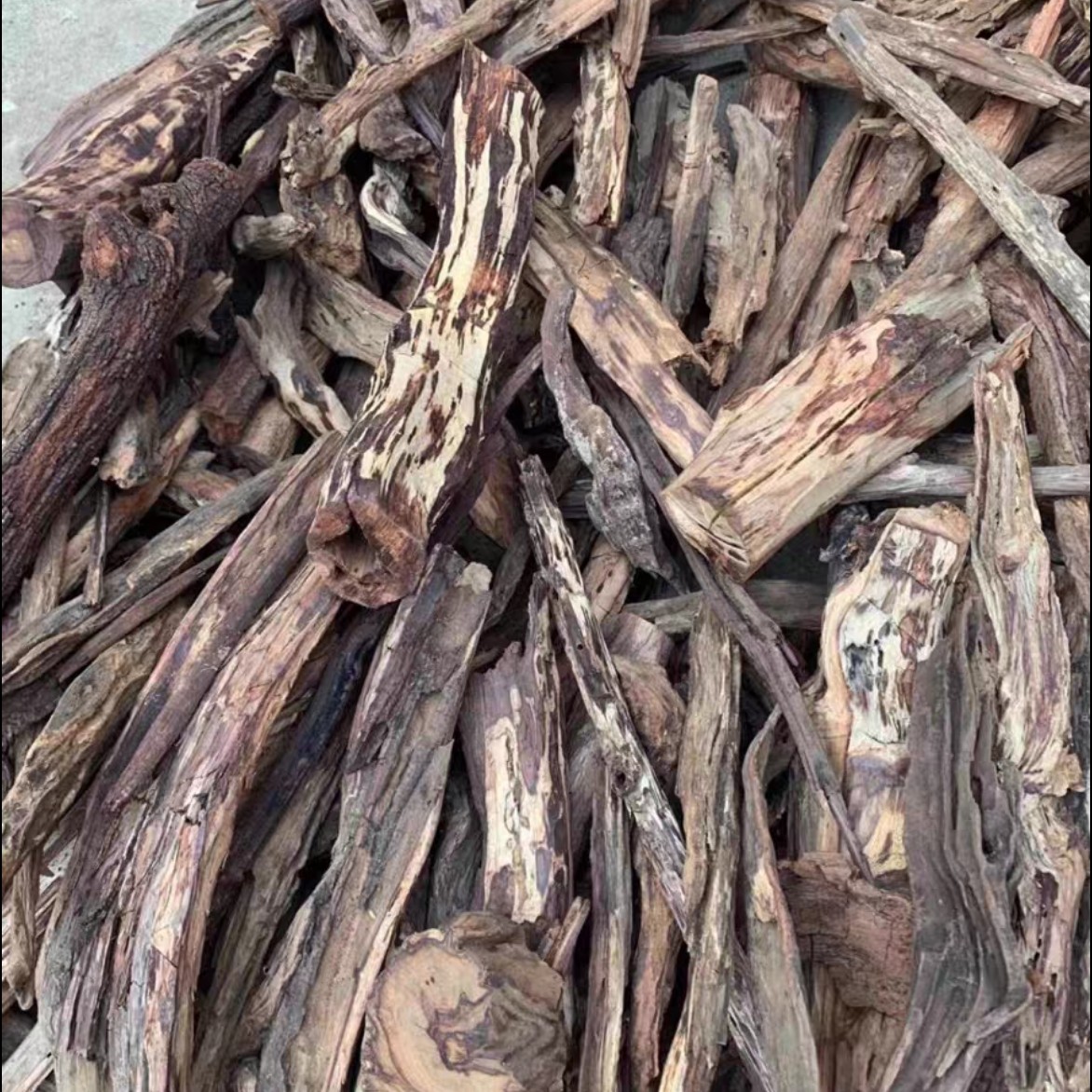 云南龙肝香 藤沉香 鸡骨香 小叶降真香 滇黔黄檀土埋淳化料一斤