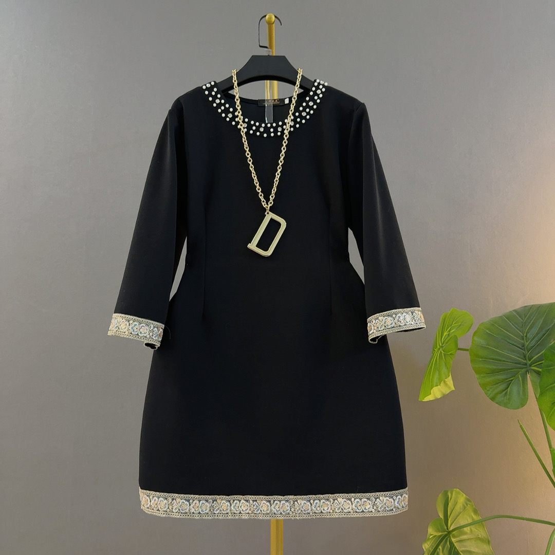 圆领钉钻重工轻奢七分袖拼接刺绣裙摆国风复古遮肚子胖妹连衣裙