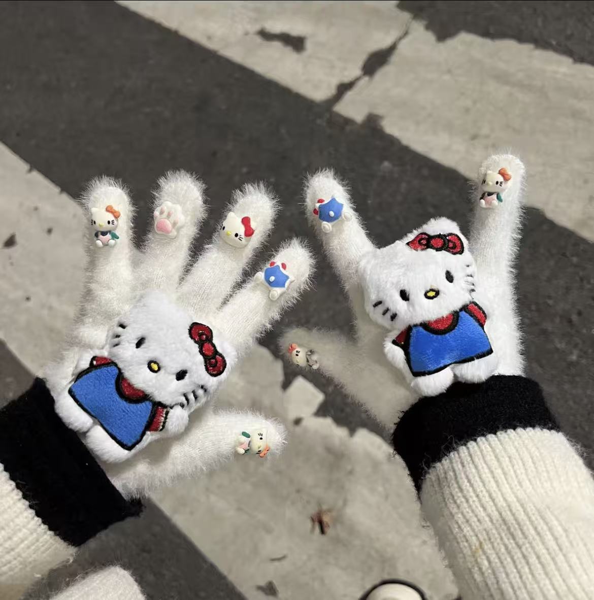 【草莓】kitty猫毛绒手套保暖五指可爱卡通玩偶冬季高颜值防风手套