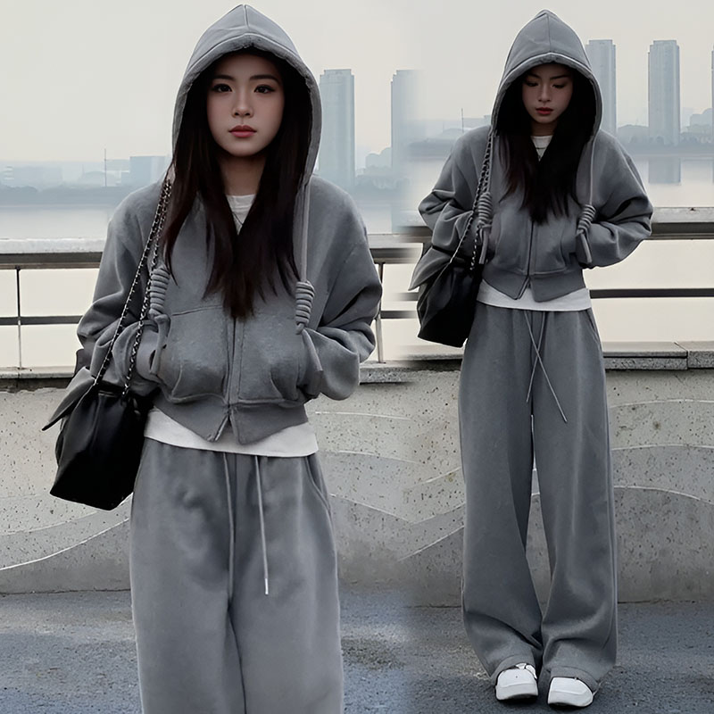 时尚休闲套装高级感超好看连帽卫衣短早秋穿搭休闲连帽背带裤套装