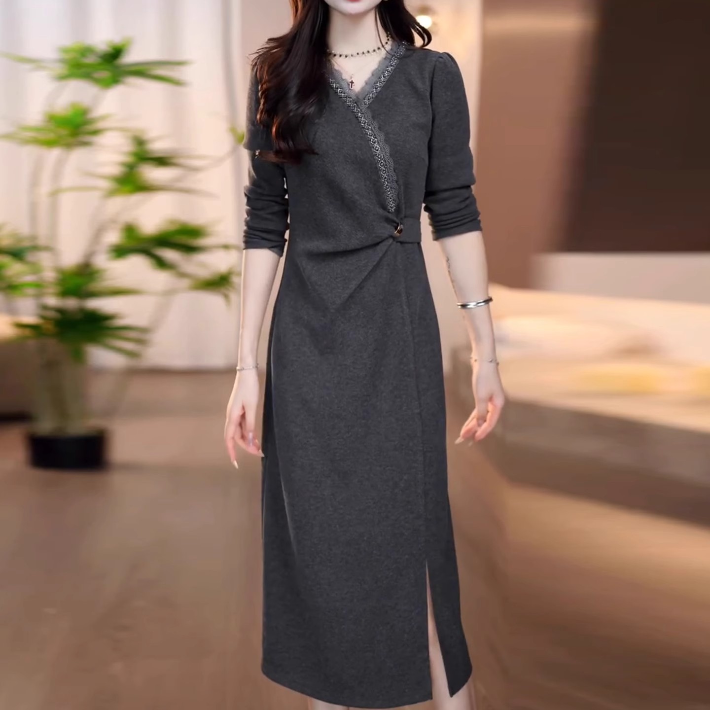 时尚连衣裙2025新款女秋冬季十三行爆款高档长袖轻奢高级感配大衣
