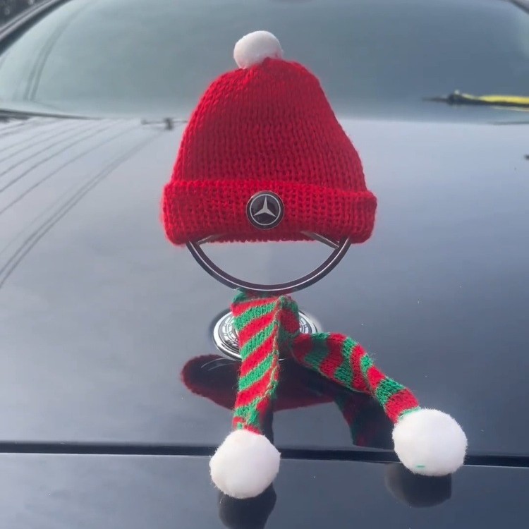 奔驰E车标圣诞装饰奔驰S小红帽子围巾立标可爱车载圣诞挂件小礼物