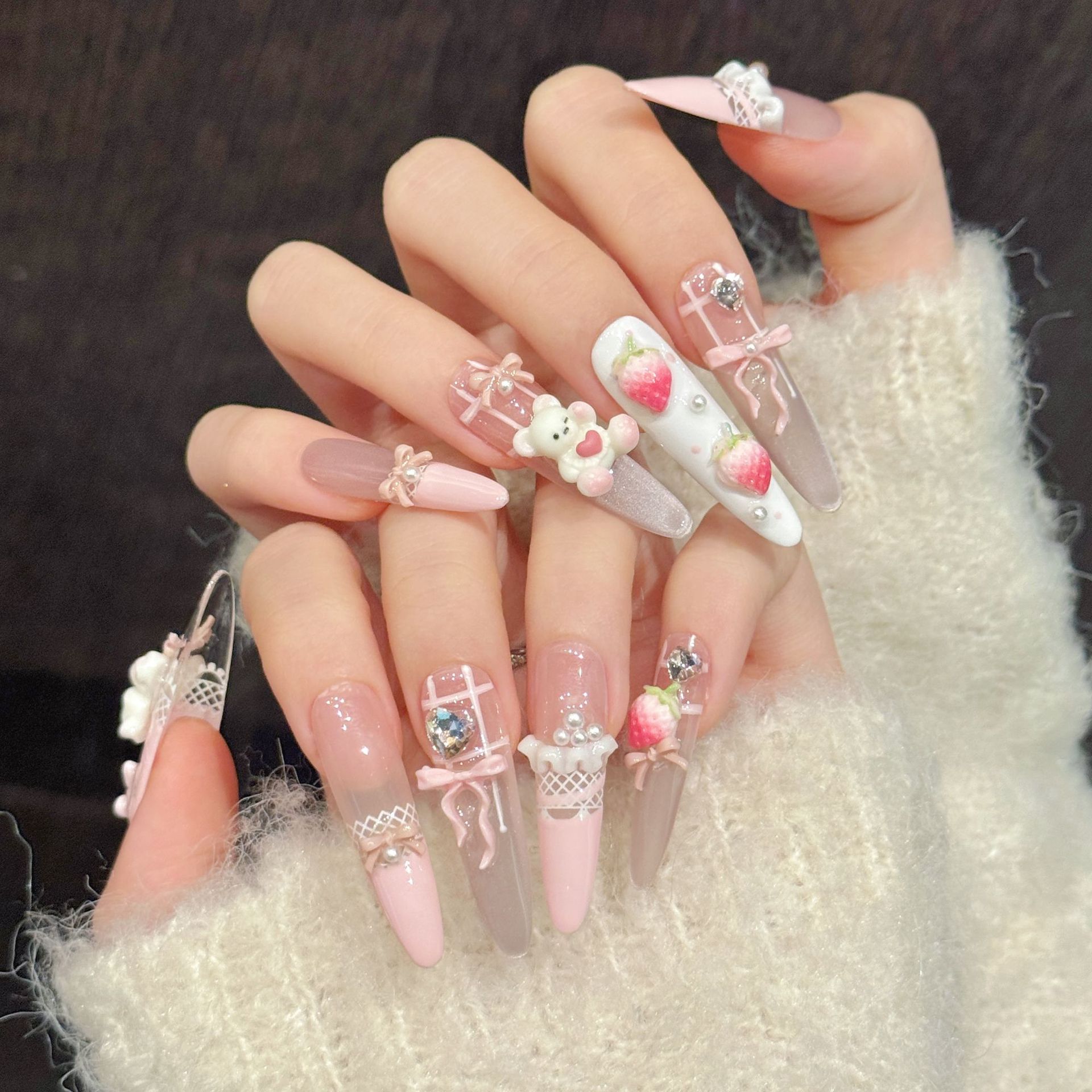 星辰梦幻粉卡通小熊少女心可爱显白长款ins穿戴甲气质冰透手工