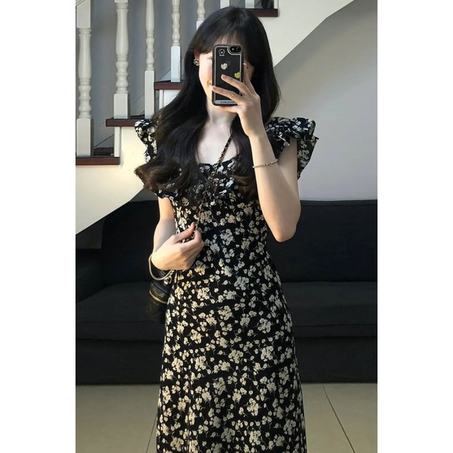 茶歇法式黑色碎花吊带小飞袖连衣裙子女夏高级感收腰气质超仙长裙