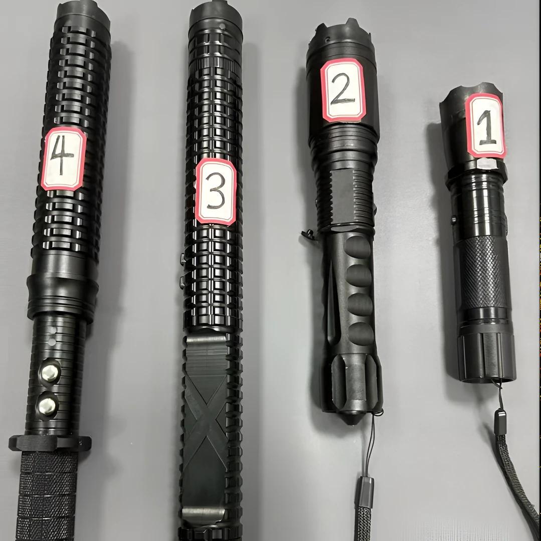户外多功能强光防身手电筒可照明可防骚扰高压电击防卫棍驱狗赶猪