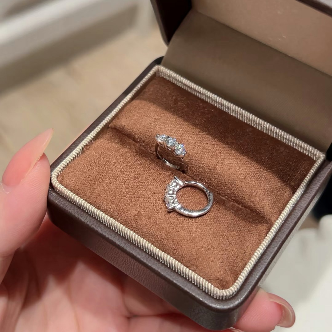 925银莫桑石耳饰 10分三钻耳扣莫桑钻耳圈手工耳环小众百搭韩版