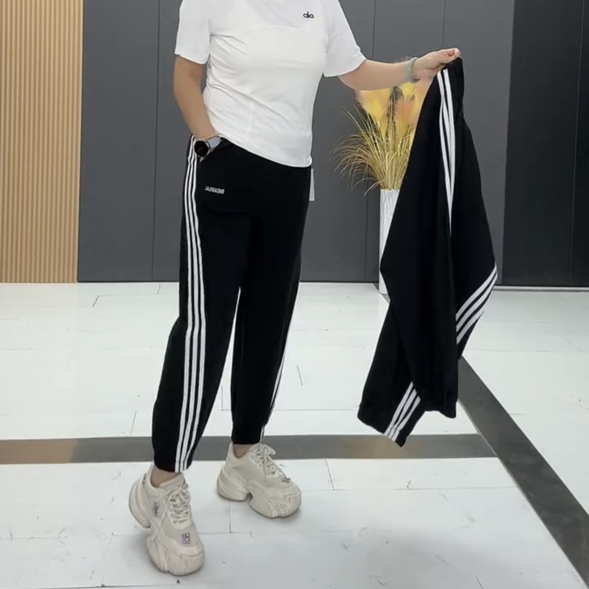 YYY鑫家1088大码休闲女裤侧帕条运动休闲裤卫裤