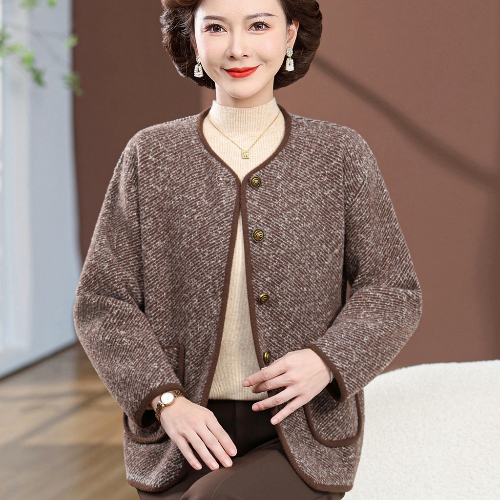 妈妈秋装新款针织开衫洋气新年上衣服中老年人女春秋时尚毛衣外套