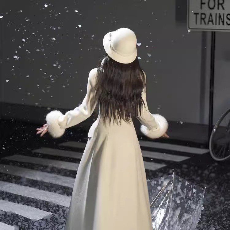 留洋千金白色拼接大衣女士2025秋冬新款毛毛袖长款赫本风毛呢外套