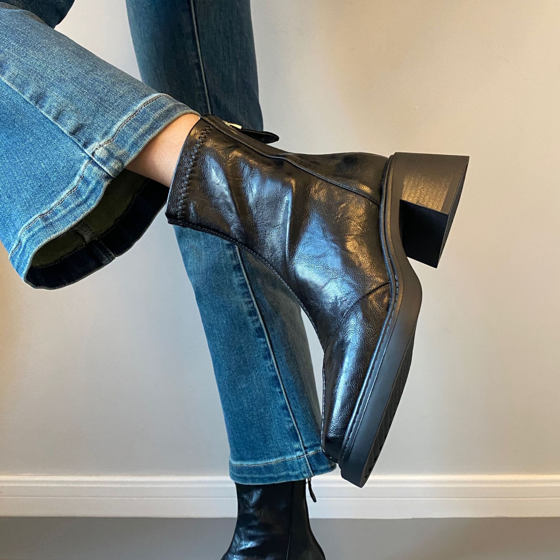 静音底复古高跟短靴女方头小众切尔西靴新款爆款粗跟弹力瘦瘦靴女