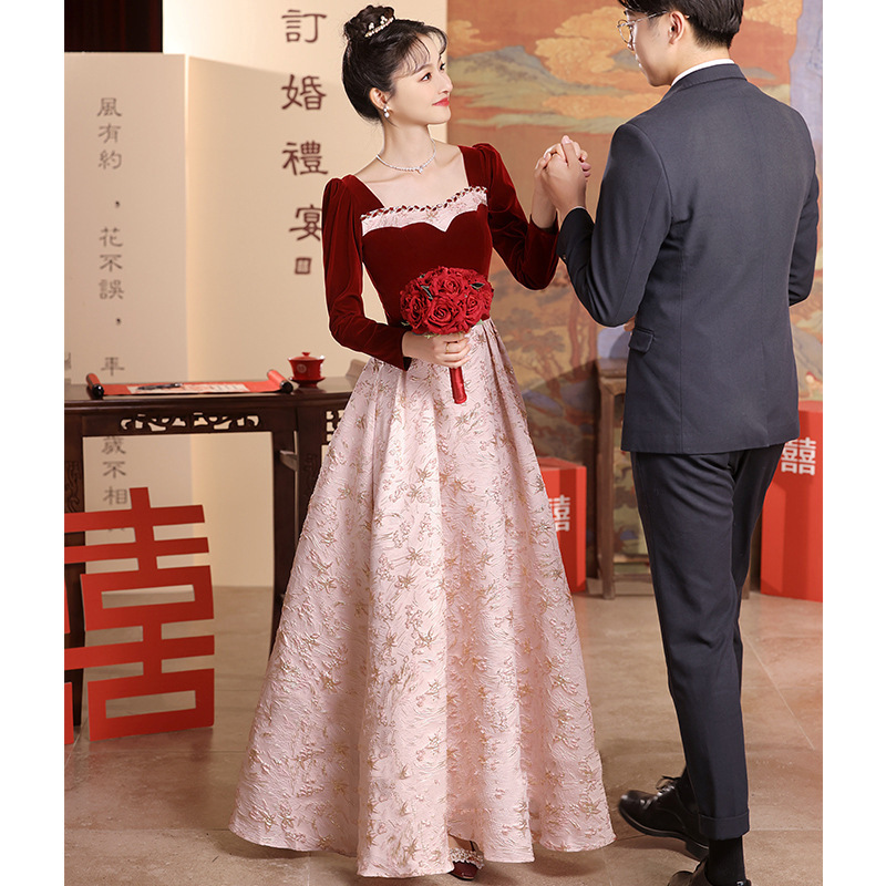 敬酒服新娘新款酒红色法式订婚礼服连衣裙丝绒回门敬酒服连衣裙气