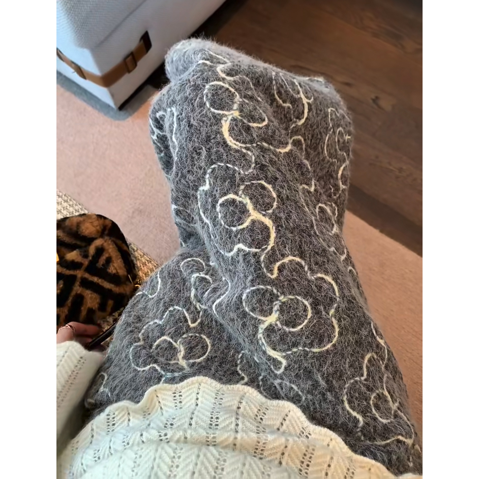 时尚小众花朵设计半身裙女2025秋冬新款慵懒风温柔气质显瘦a字裙