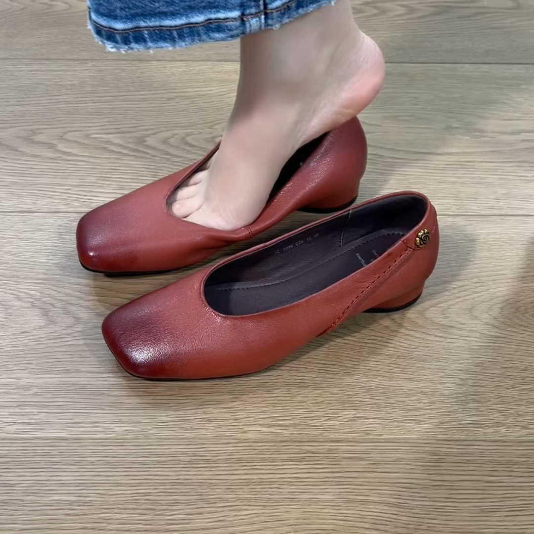 2025秋季新款复古风山茶花气质通勤百搭舒适头层羊皮粗跟浅口单鞋