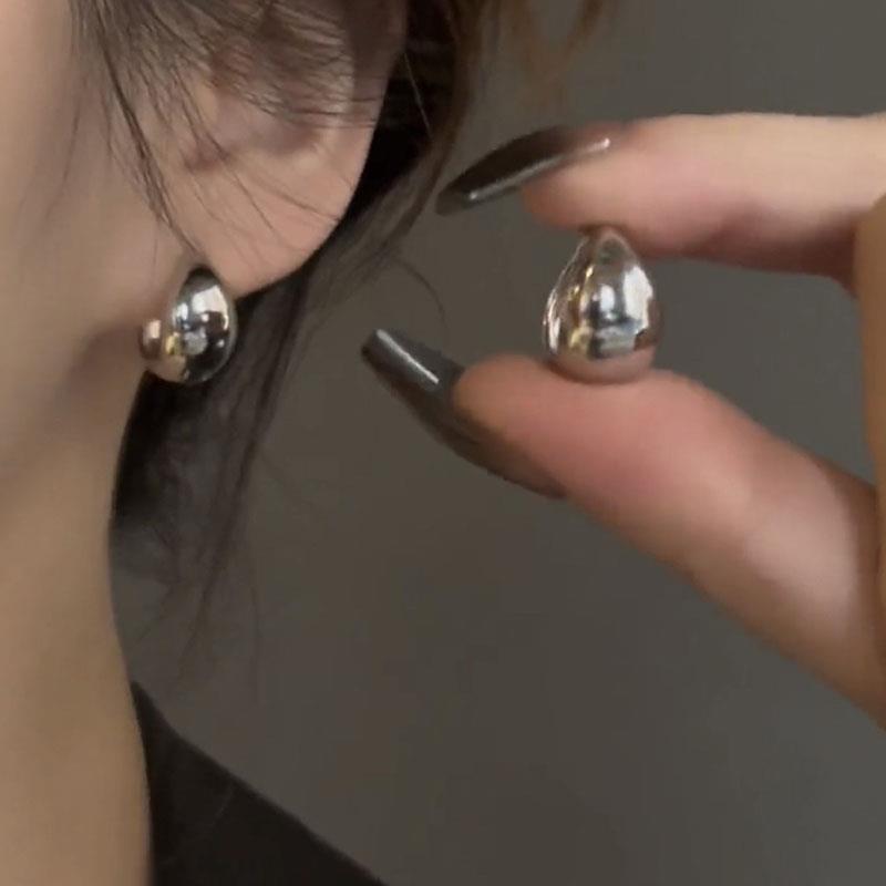 SAPTEFAMOU 铜合金耳饰 极简个性高级感小众耳扣日常百搭气质复古