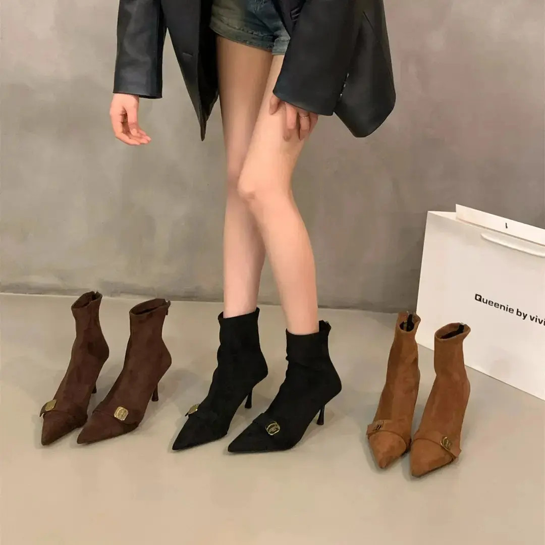 尖头短靴女2025秋冬新款高跟鞋皮带扣绒面袜靴细跟马丁踝靴瘦瘦靴