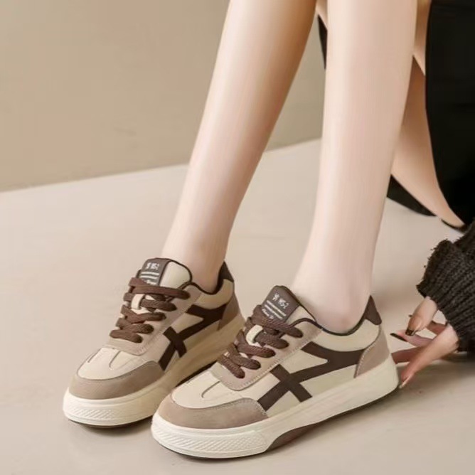 运动爆款小白鞋女款2025秋季新款厚底女鞋耐磨休闲运动鞋百搭小众