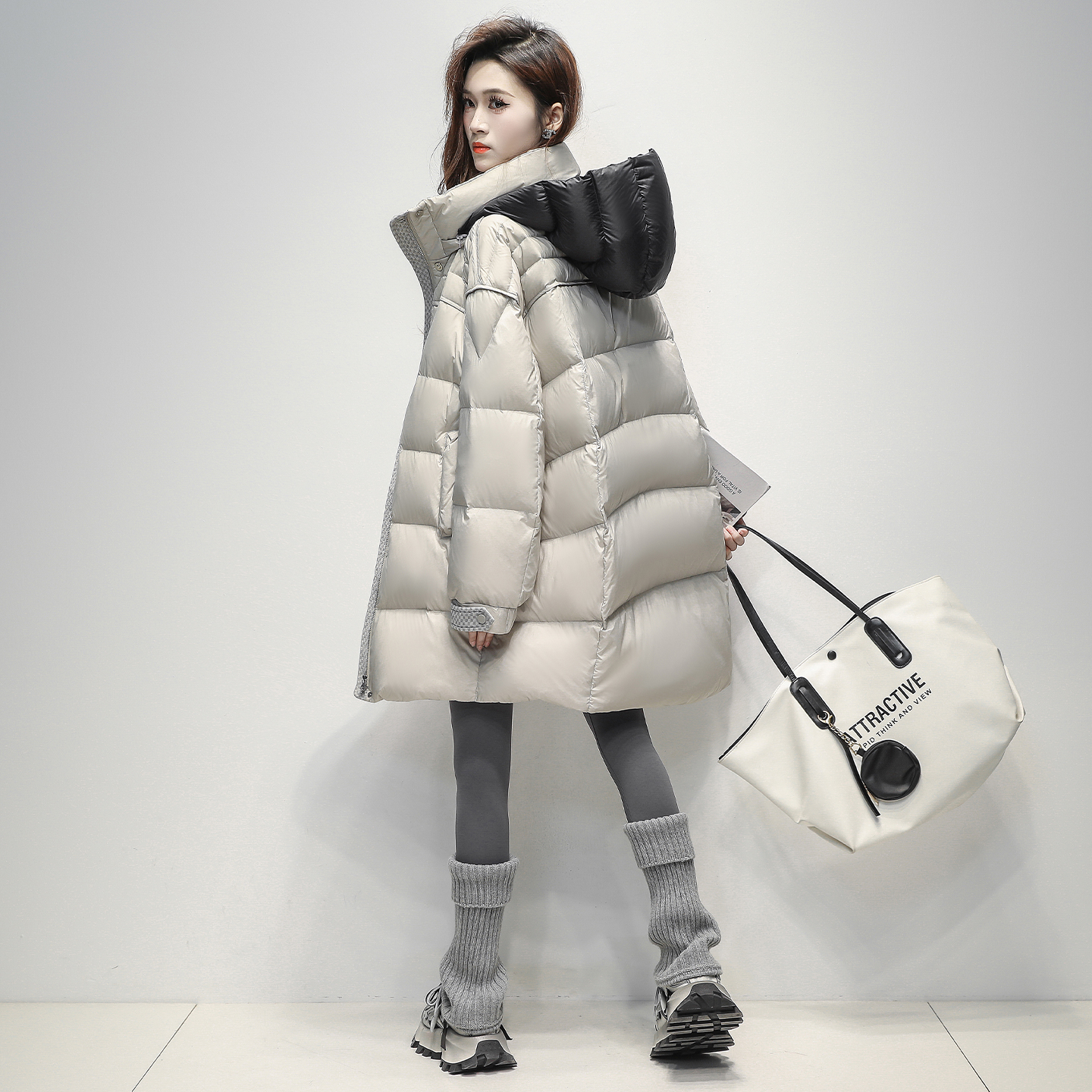 时尚大牌鹅绒羽绒服女2025冬季新款韩版连帽加厚保暖中长款外套潮