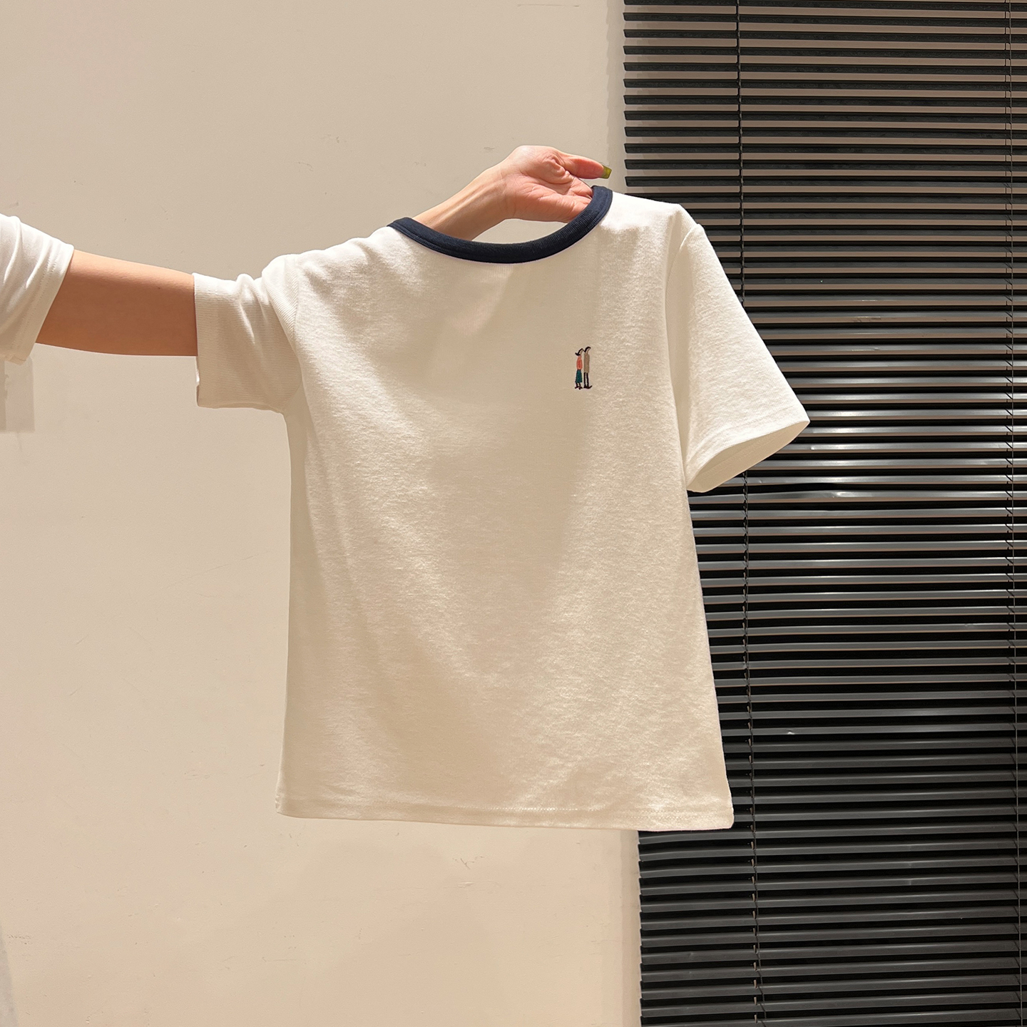 韩系新款刺绣撞色短袖T恤女夏季宽松圆领正肩休闲百搭超好看上衣