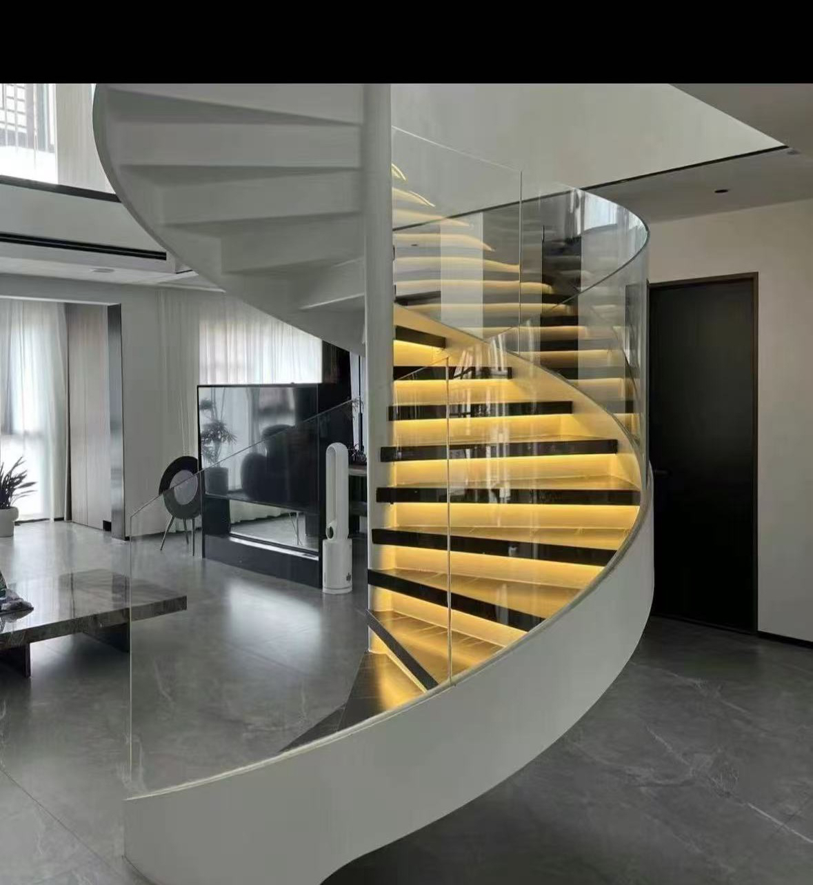 家用商用旋转玻璃楼梯可定制弧形设计适用于别墅阁楼
